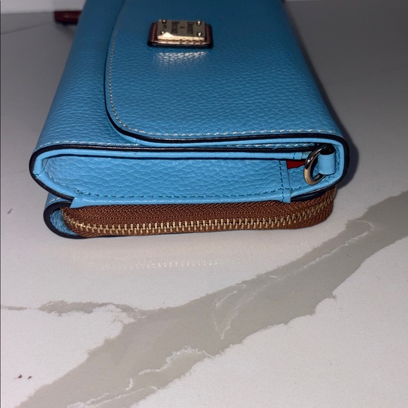 Dooney Bourke Clutch/Crossbody NWOT - Picture 5 of 8